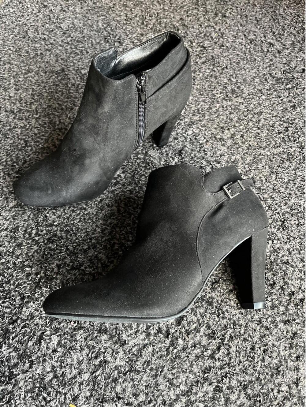 NEW XOXO Black Suede Ankle Boots With Zip and Buckle Black  Size 8.5